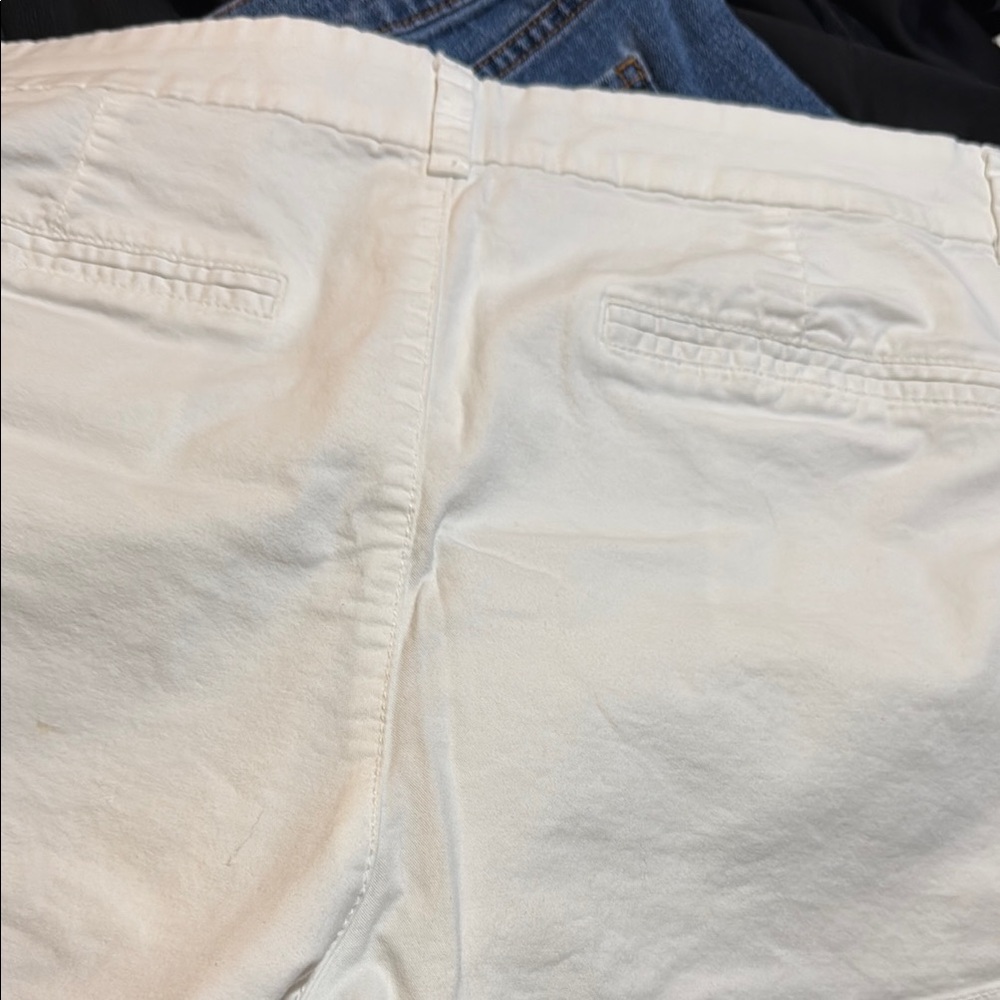 Old Navy Women's White Shorts - Picture 4 of 4